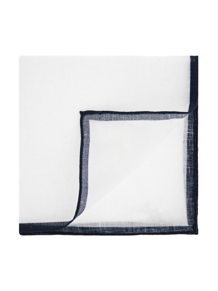 Witte linnen pochette met marineblauwe zoom