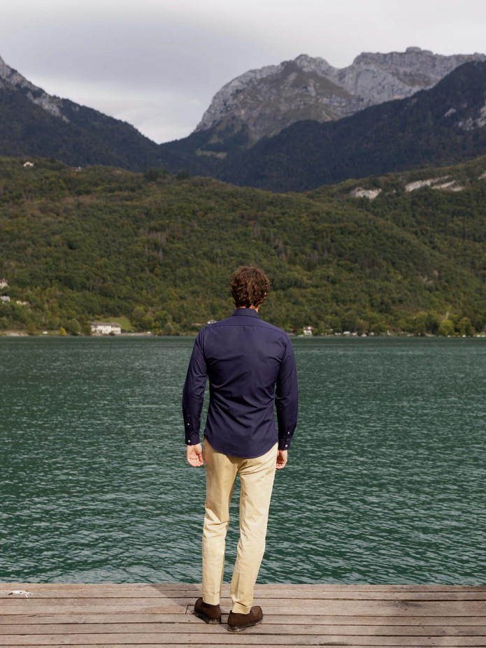 Marineblauw overhemd met Italiaanse kraag van popeline