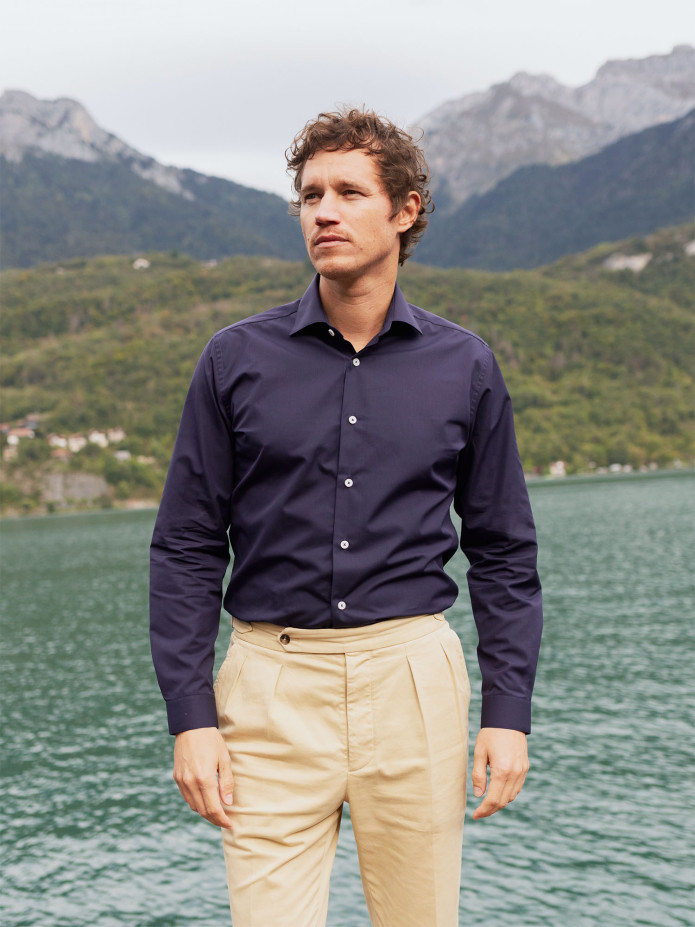 Marineblauw overhemd met Italiaanse kraag van popeline