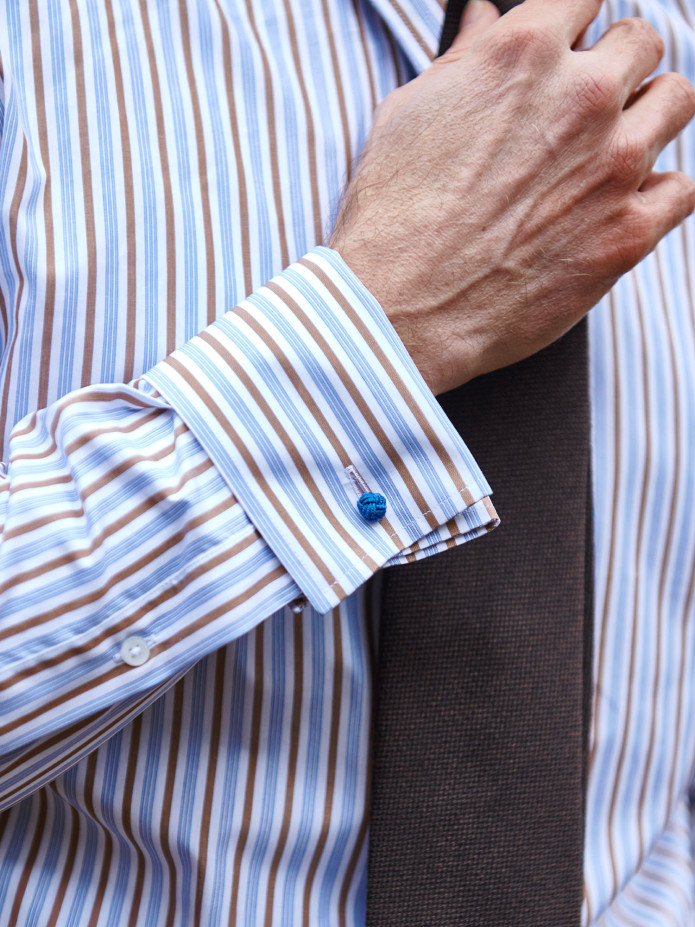Overhemd met puntkraag met blauwe en bruine strepen