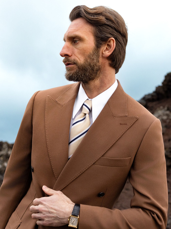 Wit overhemd met button-down kraag en fijne strepen