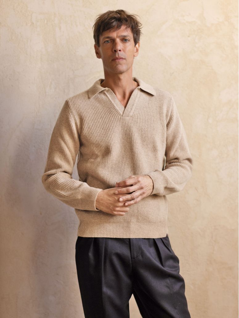 Gebreide trui met beige Engelse polokraag Finn