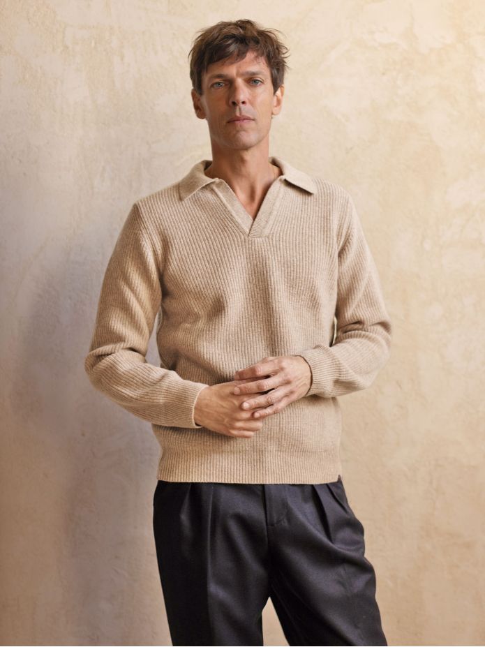 Gebreide trui met beige Engelse polokraag Finn