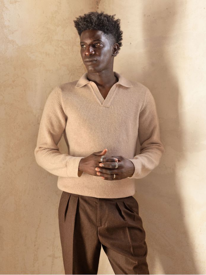 Gebreide trui met beige Engelse polokraag Finn