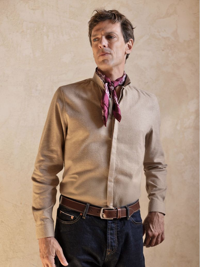 Beige flanellen overhemd met omgekeerde kraag