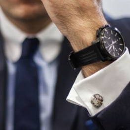 Nog een horloge aan uw pols.